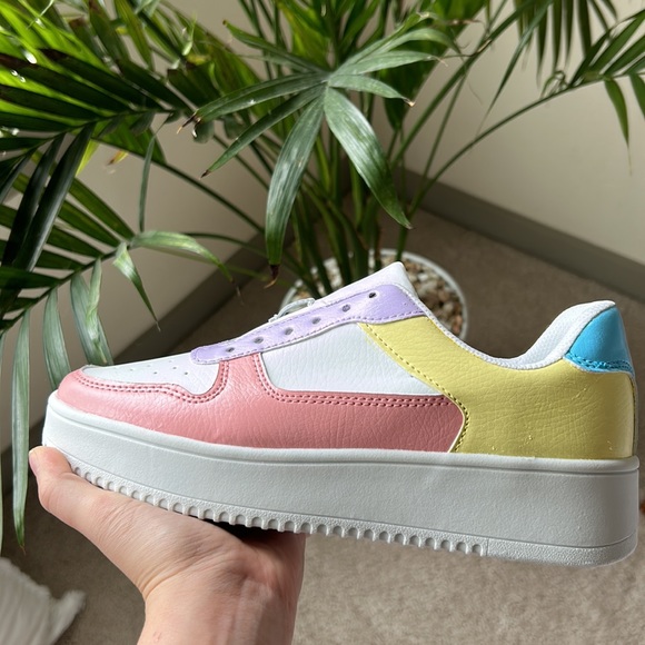 Beautiful New HandPainted Shoes MultiColor - Picture 3 of 8